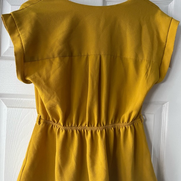 Monteau Ladies Short Sleeve Flutter Shirt
Small - Picture 2 of 2